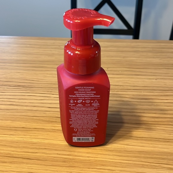 Bath & Body Works Gentle Foaming Hand Soap. Joy, Peace Love. - Picture 3 of 3